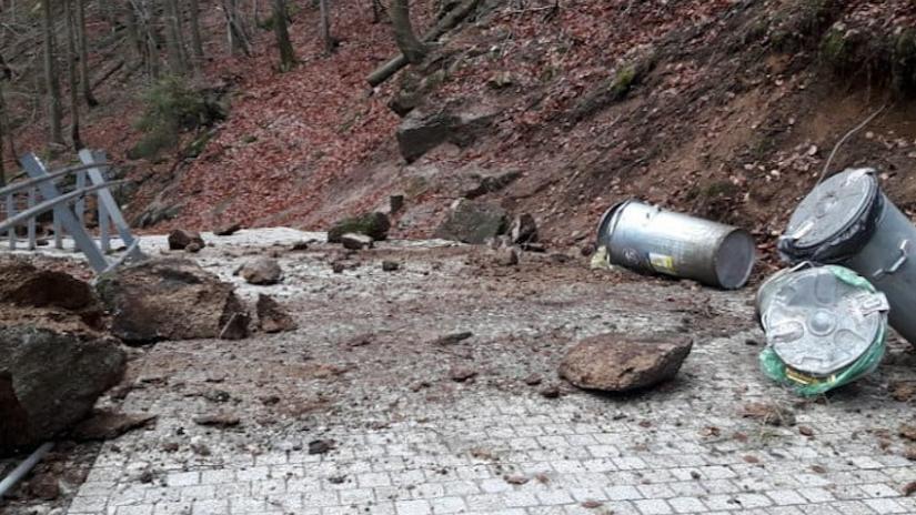 Zniszczona trasa do Wodospadu Szklarki.