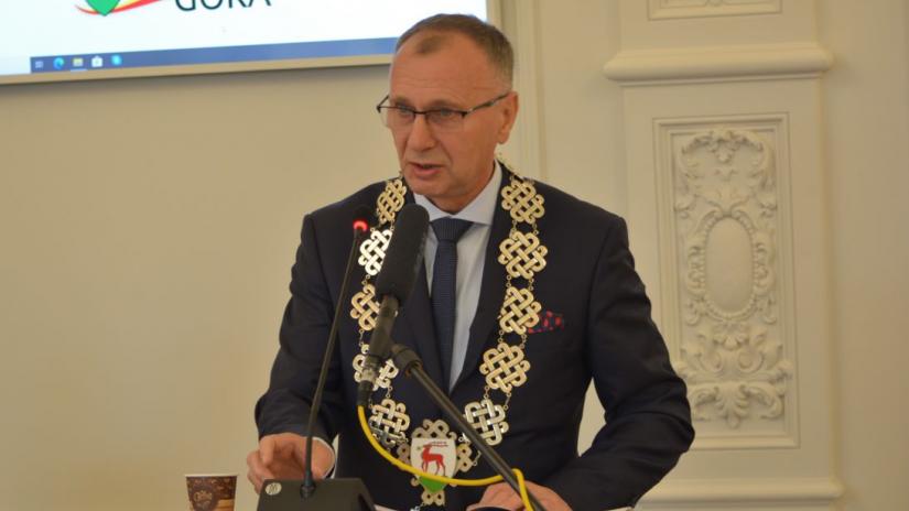 Prezydent Jerzy Łużniak podczas sesji absolutoryjnej.