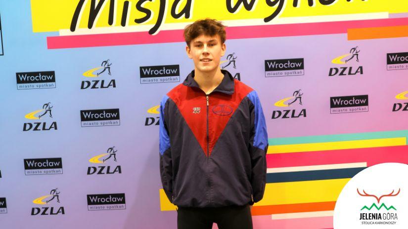 Młody płotkarz Igor Linkiewicz z MKL "12" Jelenia Góra w świetnej formie na Halowych Mistrzostwach Polski U20